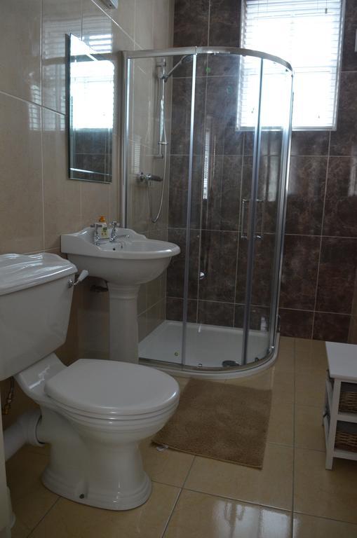 Blessings Studio Apartments Cootehill Екстер'єр фото
