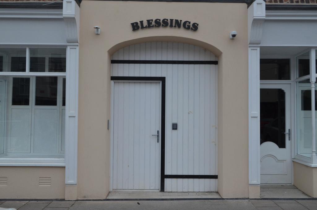 Blessings Studio Apartments Cootehill Екстер'єр фото